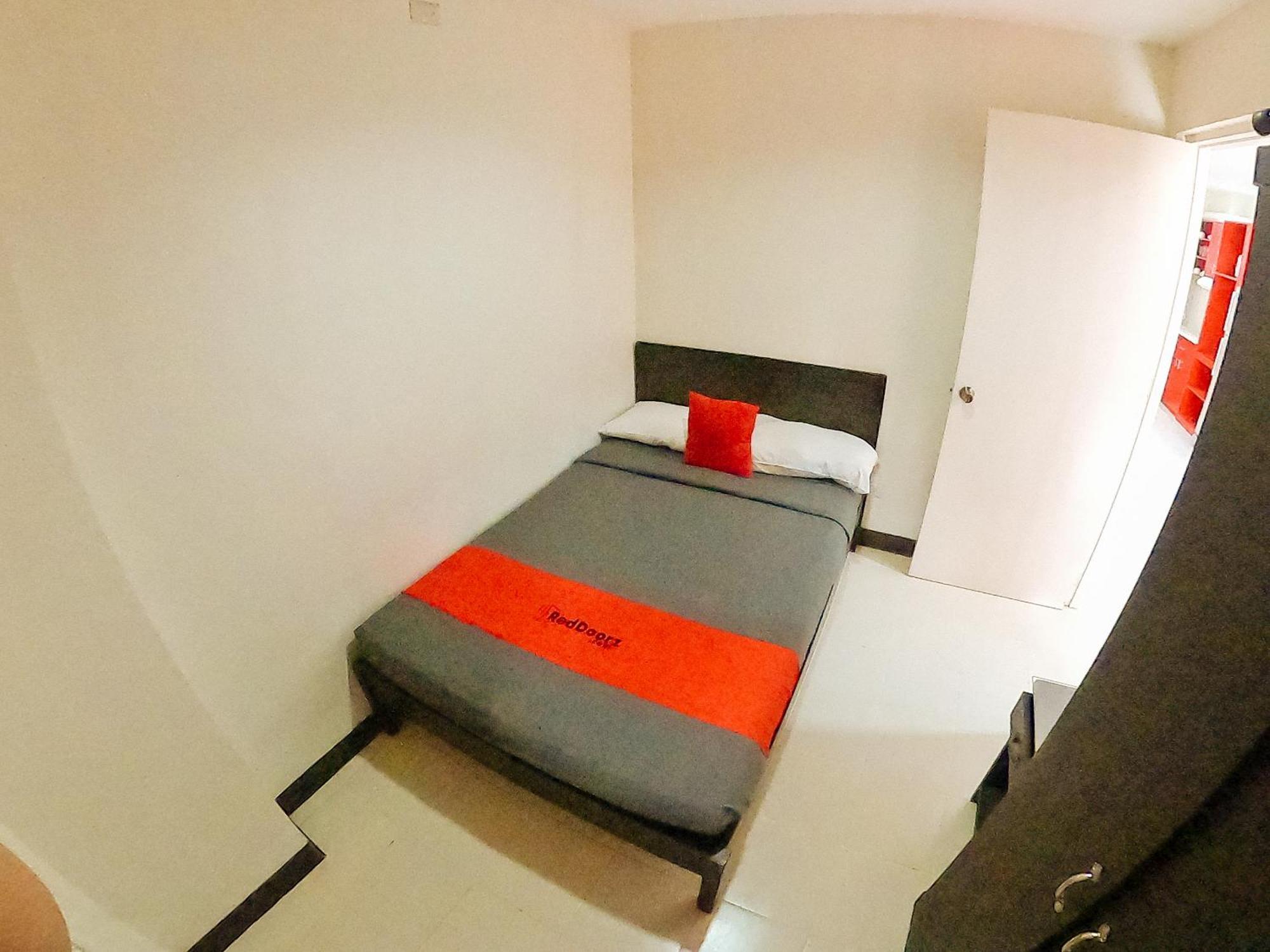 Reddoorz Plus @ Mabolo Cebu Szoba fotó